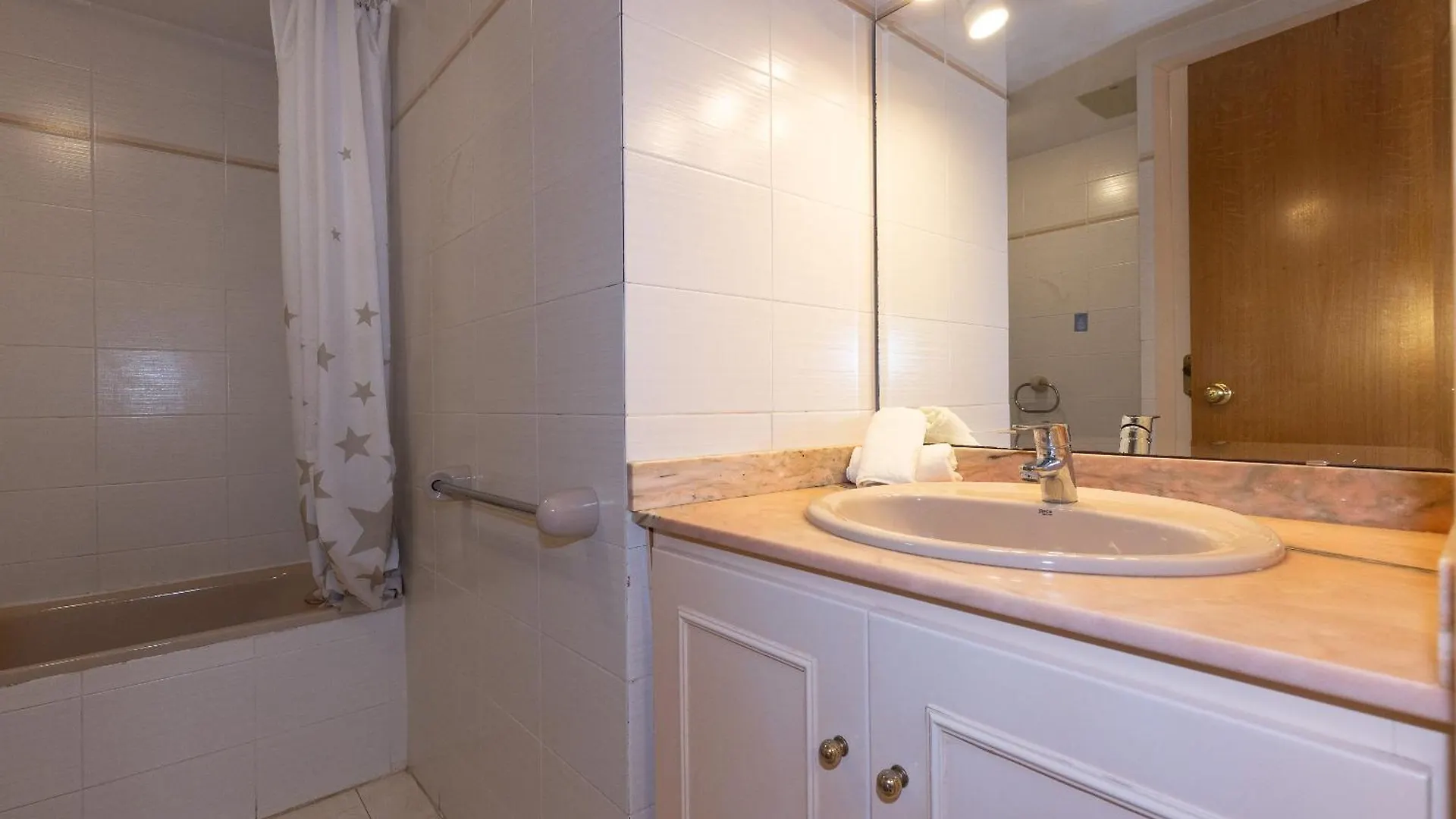 Uhc Txingudi Apartments Cambrils Spain