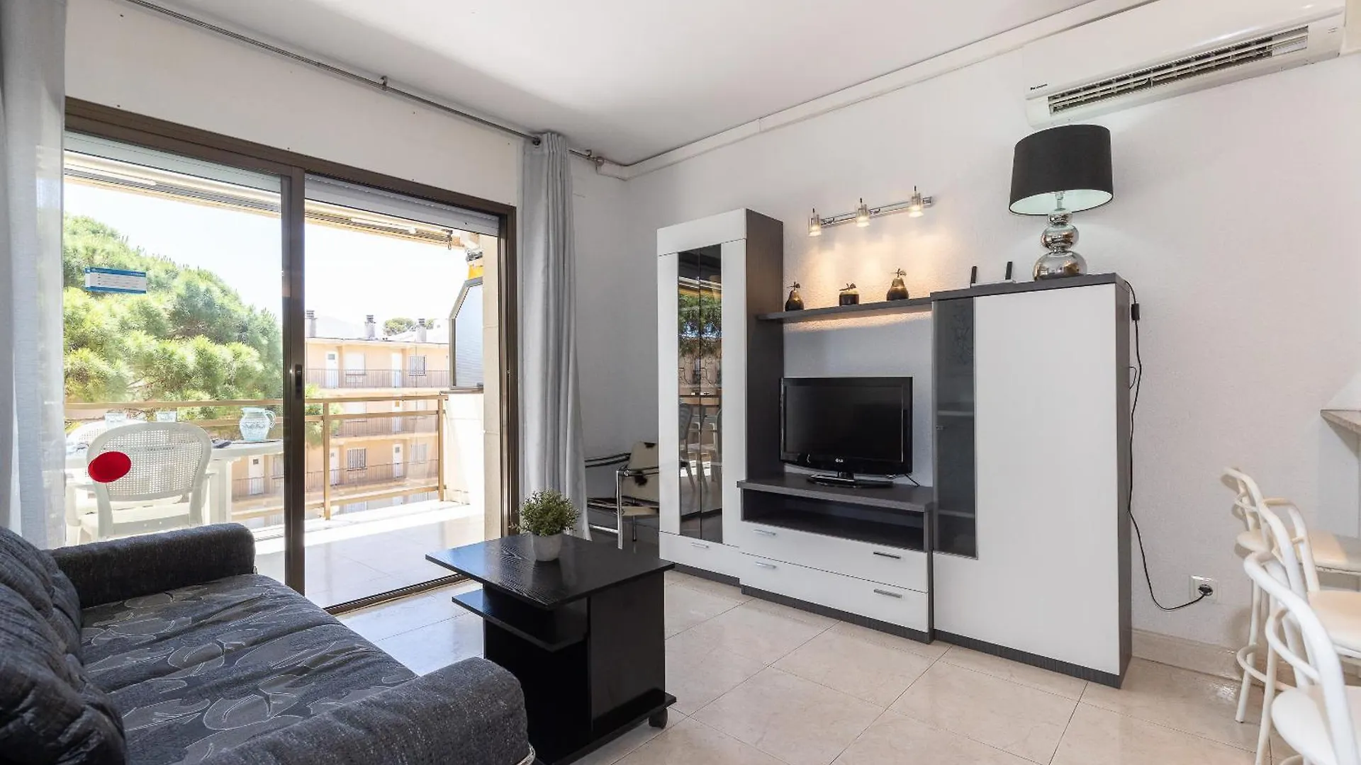 Uhc Txingudi Apartments Cambrils